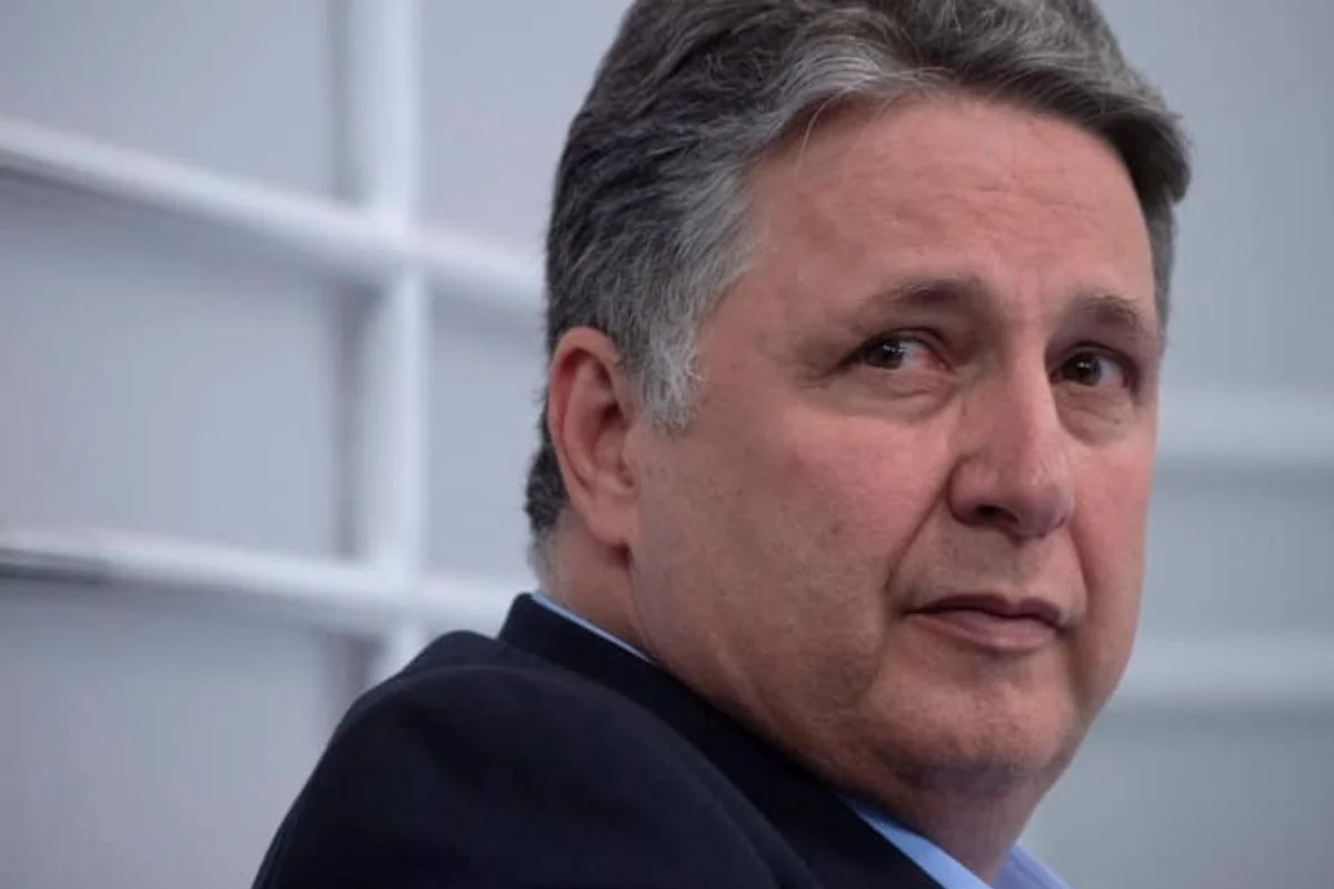 TRE-RJ remete julgamento da candidatura de Garotinho ao TSE e pede urgência
