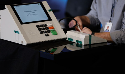 Tira-dúvidas da eleição: comércio pode vender cerveja? Candidato pode ser preso hoje?