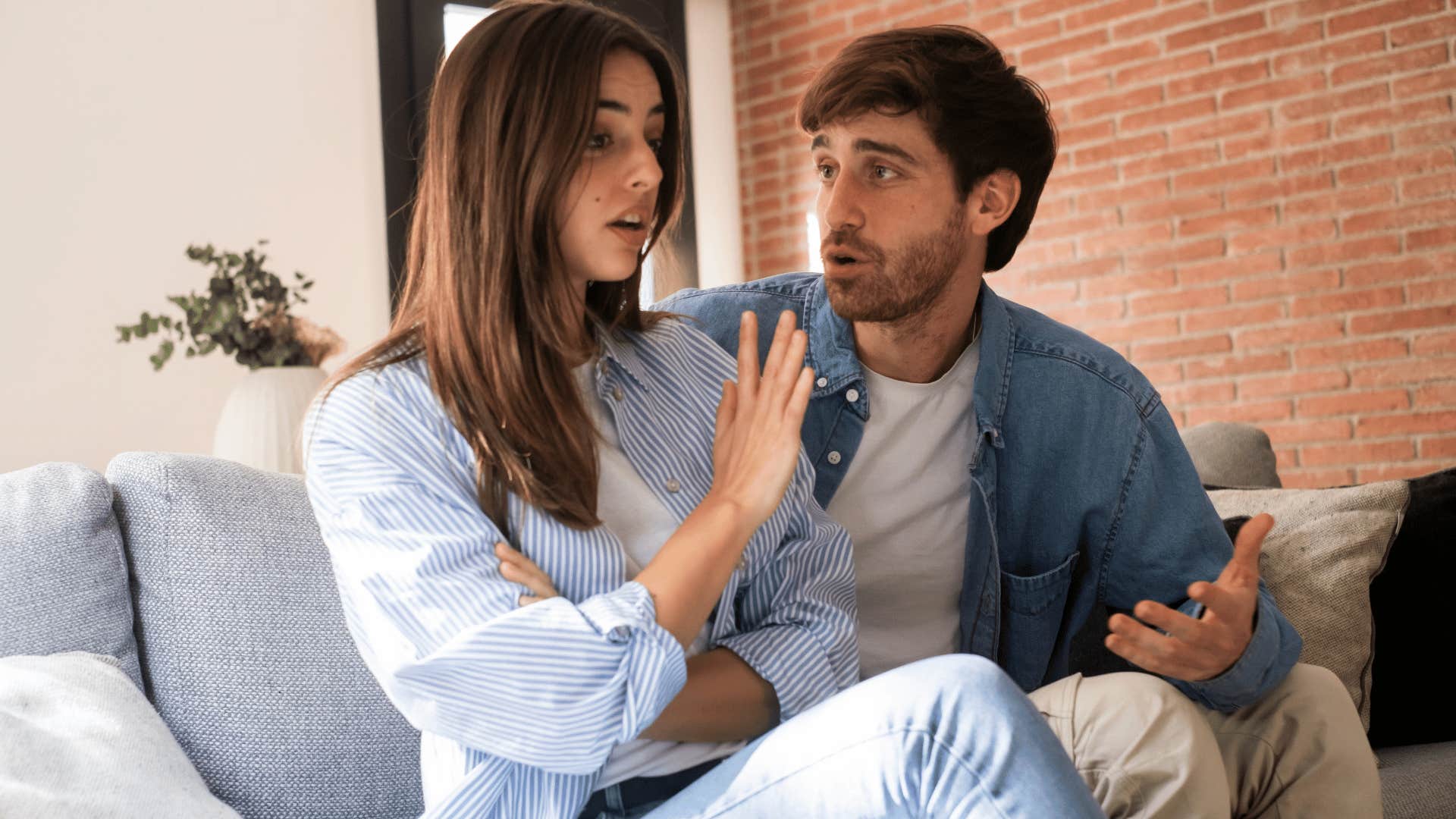 Pessoas com energia zero para falsos amigos geralmente dizem 9 frases na conversa cotidiana
