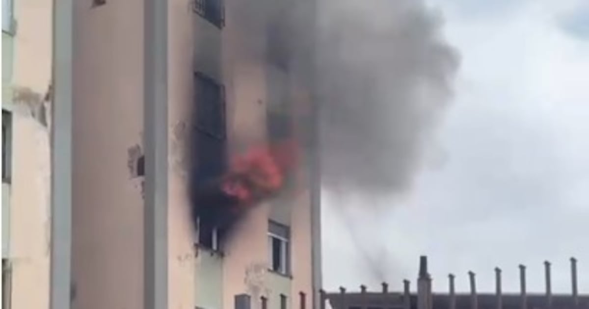 Incêndio atinge apartamento em prédio de BH e duas idosas são resgatadas pelos bombeiros