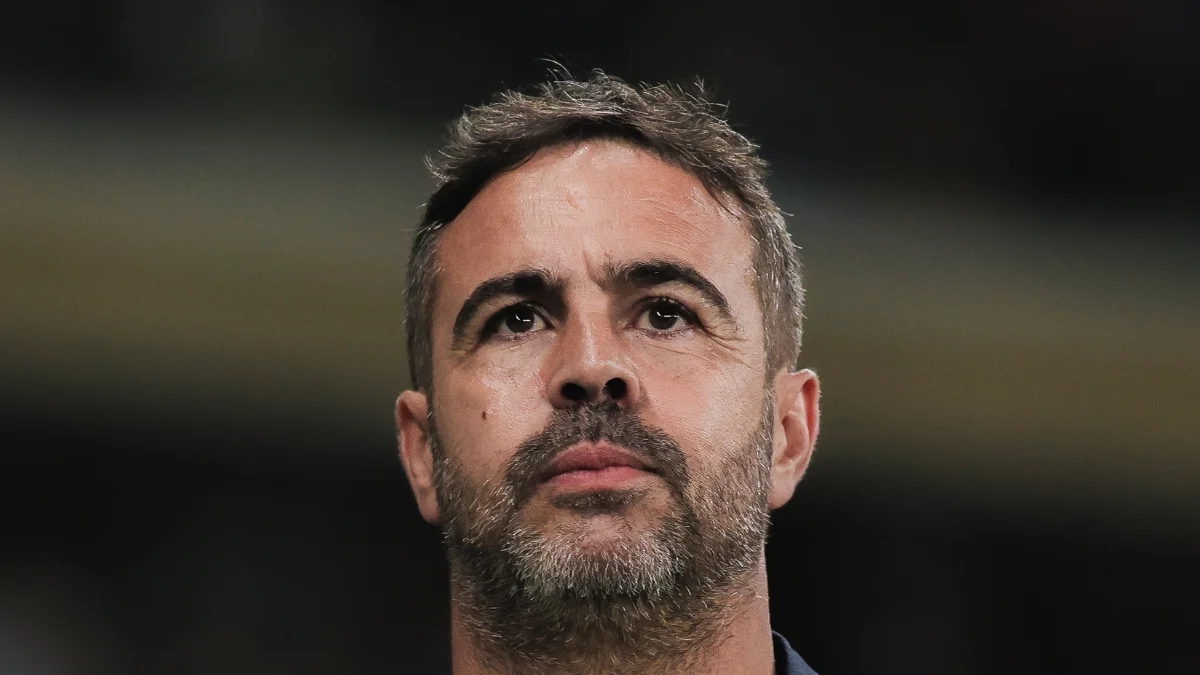 Artur Jorge acusa torcedor de xenofobia em Bragantino x Cruzeiro