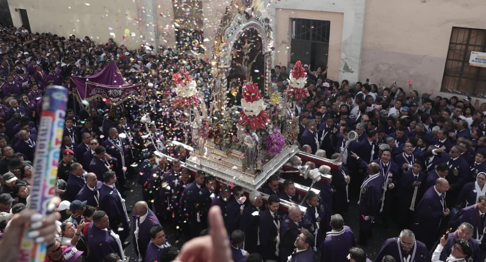 Así fue la primera salida del Señor de los Milagros: el Centro Histórico de Lima se llenó de fe y devoción | FOTOS