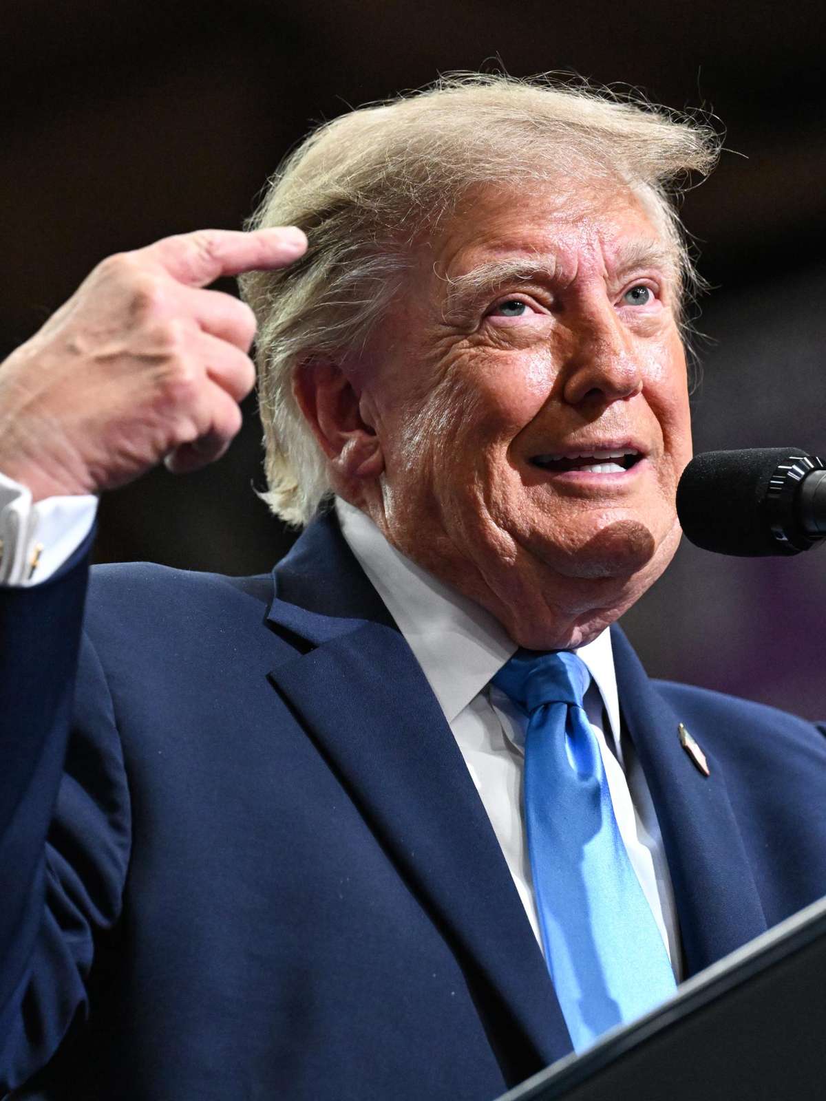 Trump ordena que atirador que matou 13 pessoas no Texas seja executado por fuzilamento