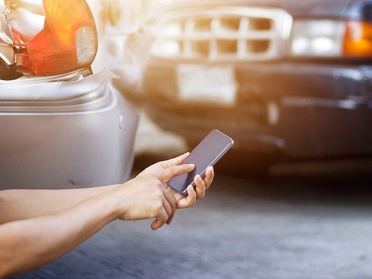 Dubai: carro estacionado atingido e fugitivo: como relatar danos, fazer reclamações de seguro e custos