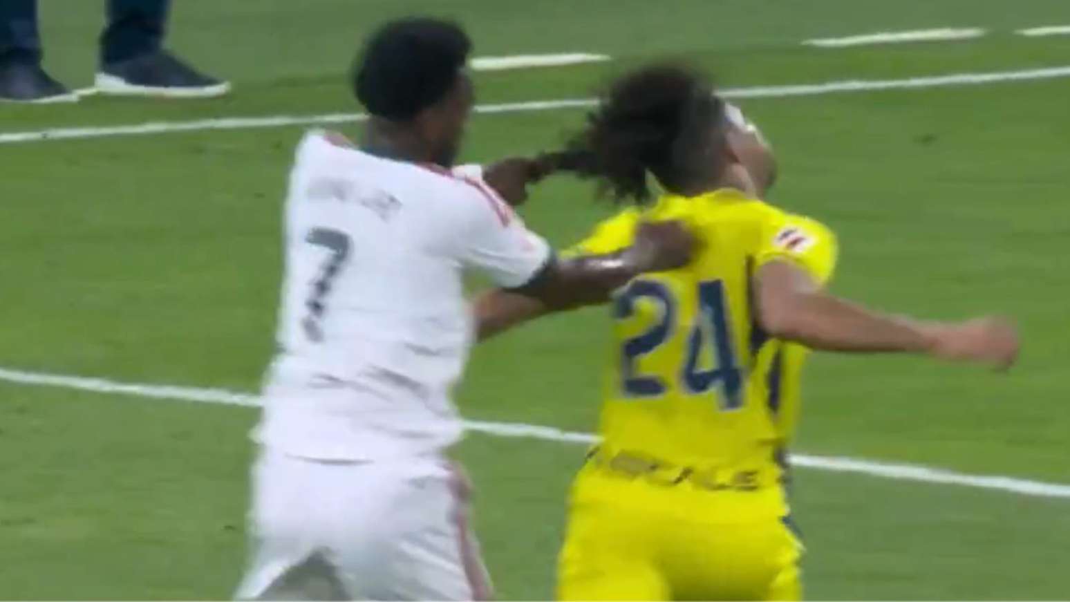 Vinicius J&uacute;nior teve gol anulado e foi expulso ap&oacute;s puxar o cabelo de advers&aacute;rio