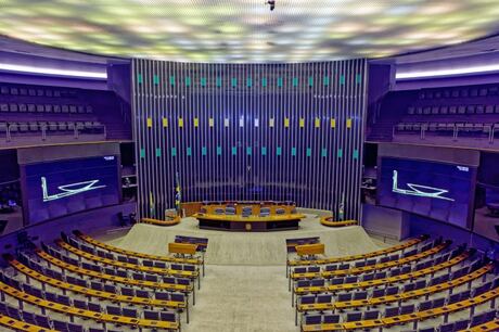 Duas federações e 12 partidos não alcançam cláusula de barreira; lista tem PSOL, Missão e PDT