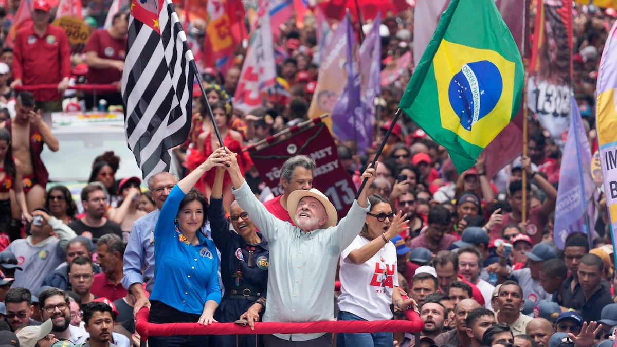 Brazil's Lula and Flávio Bolsonaro campaign in powerhouse state ahead of Sunday's presidential vote
