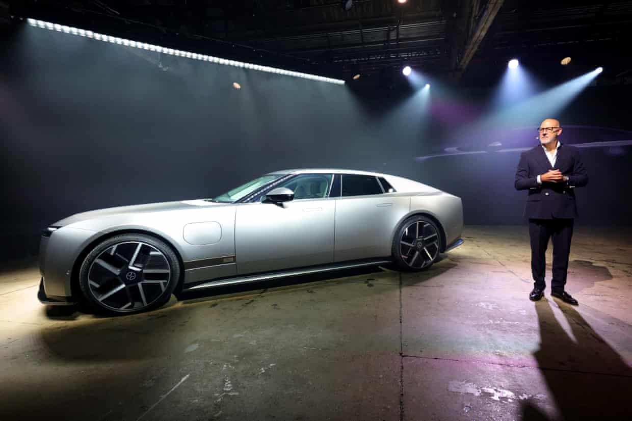 O Jaguar Type 01: um veículo de fuga colossal de £150 mil completamente inútil na cidade