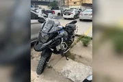 Influenciador é preso com arma de PF, BMW e distintivos falsos no Rio