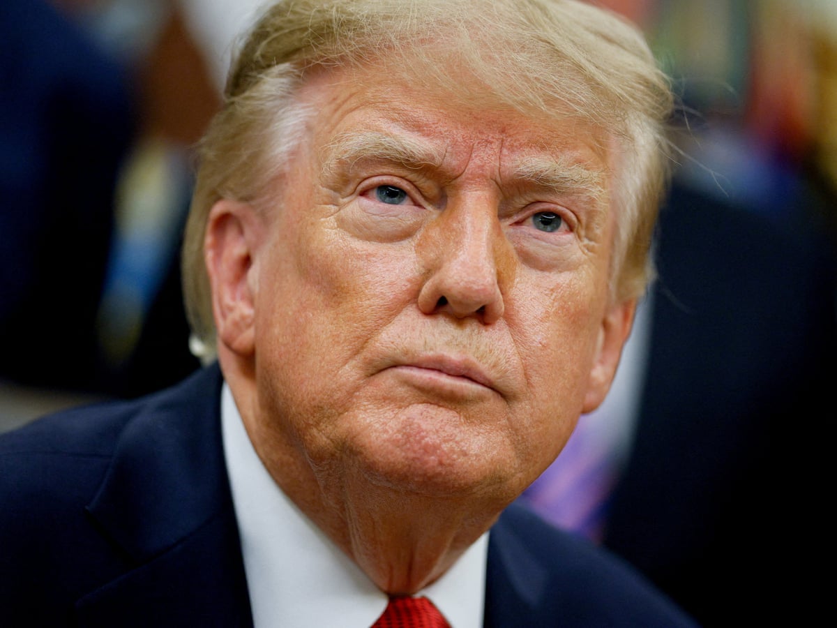 Trump se afasta de principais assessores que, segundo relatórios, aconselharam um governo pró-Rússia