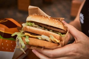 IA do McDonald’s gera polêmica e caso vai parar na Justiça dos EUA