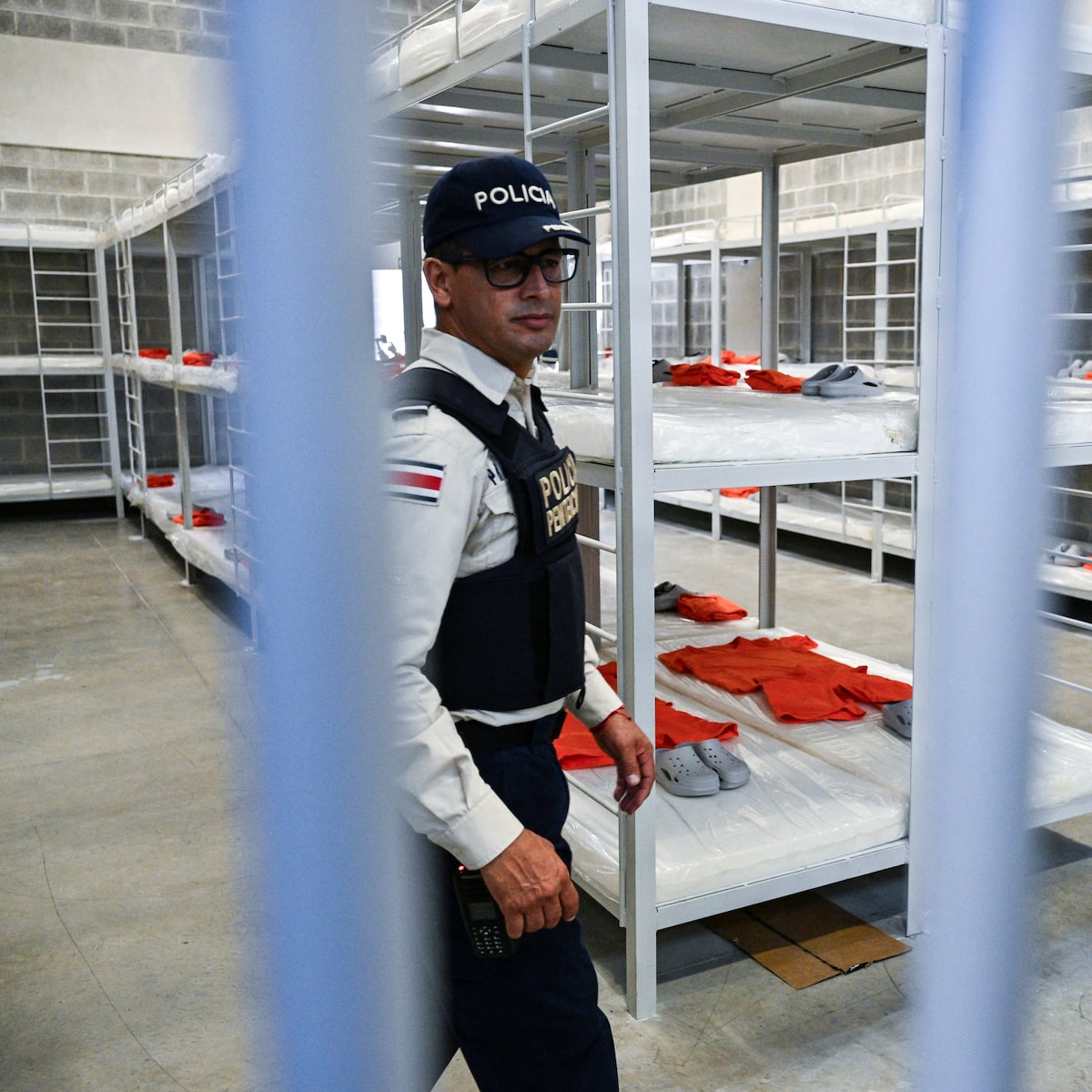 Costa Rica inaugura presídio inspirado em megaprisão de Bukele