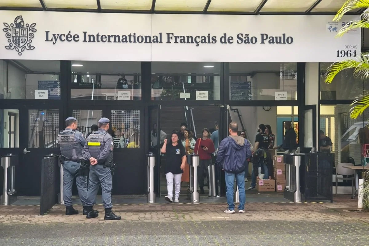 Foto mostra urnas recolhidas na zona sul, mesmo após prorrogação de votação