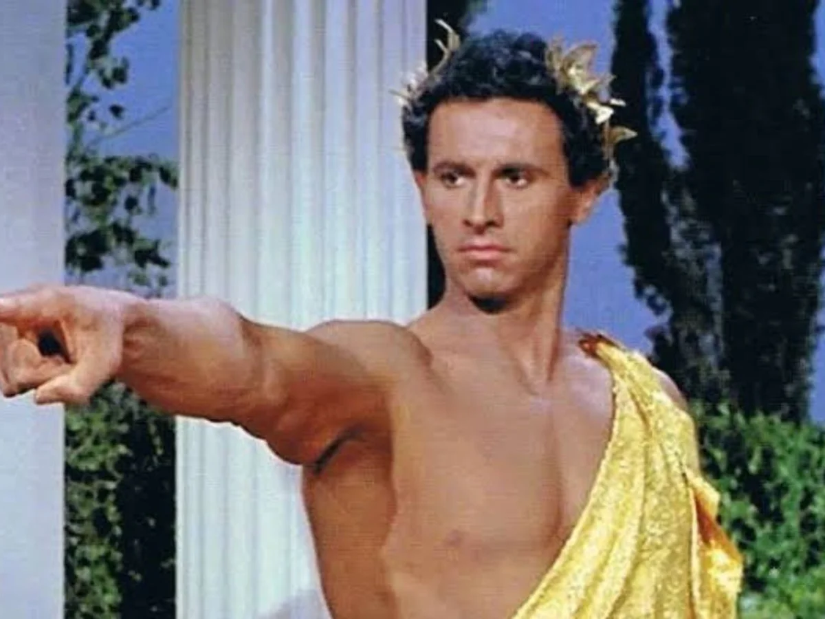 Morre o ator Michael Forest, o Apolo de Jornada nas Estrelas, aos 97 anos