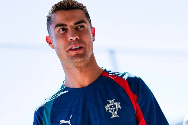 Cristiano Ronaldo retorna à Arábia Saudita após conflito com Jorge Jesus