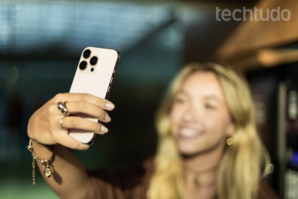 Entenda por que a câmera frontal pode alterar a aparência do rosto em selfies, segundo fotógrafa — Foto: Mariana Saguias/TechTudo