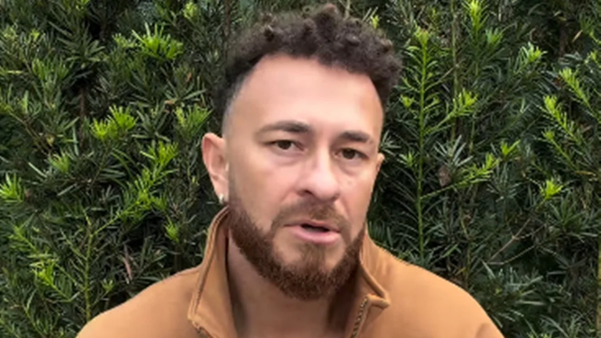 Fred Bruno mostra como está o pé atingido por tiro em balada. Veja foto