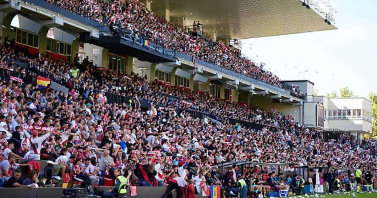 Partida de La Liga é cancelada após protestos de torcida com 'aviõezinhos' de papel