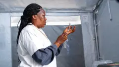 O Quênia confirma sua primeira morte por Ebola enquanto a epidemia se espalha