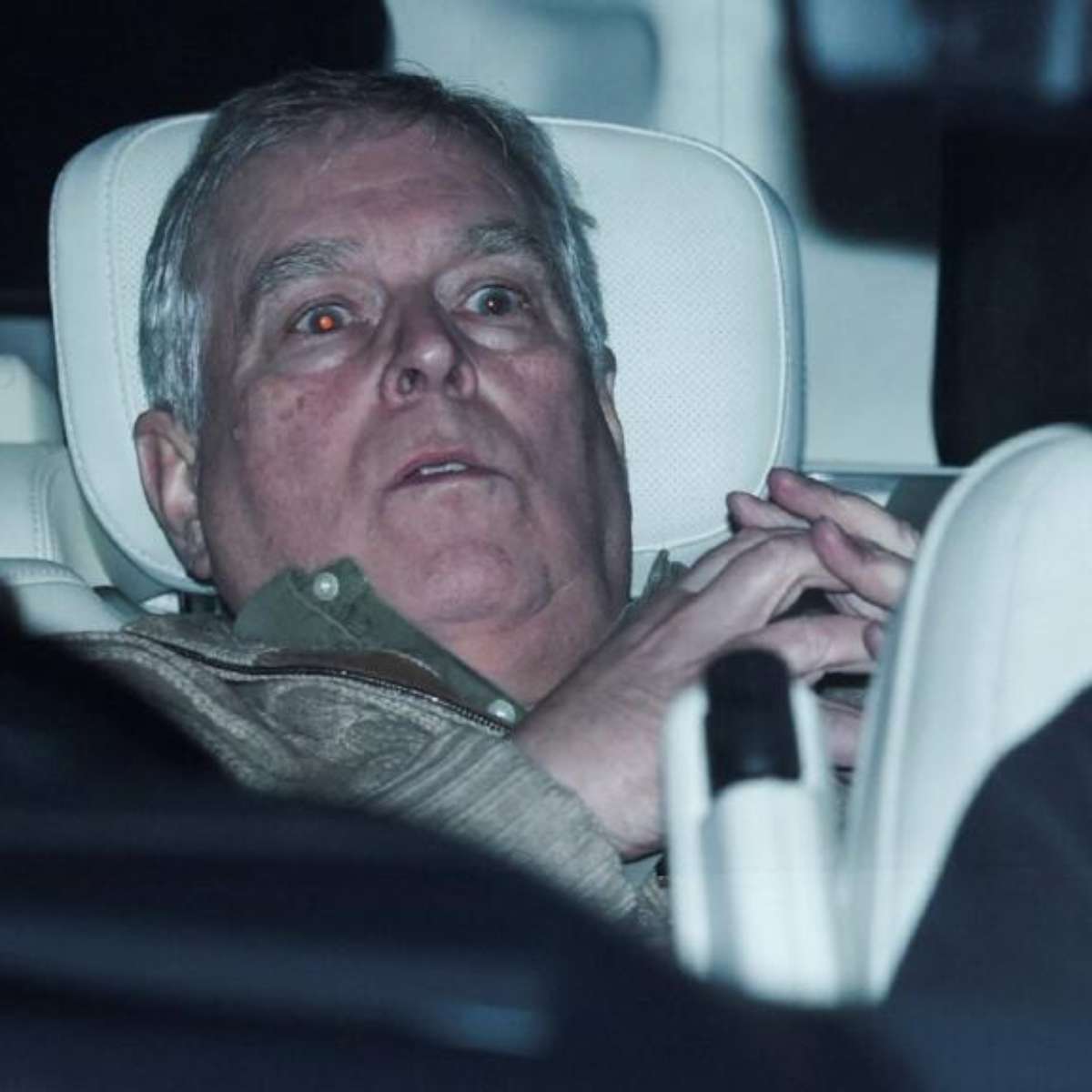 Ex-príncipe Andrew contesta judicialmente buscas em sua casa relacionadas ao caso Epstein