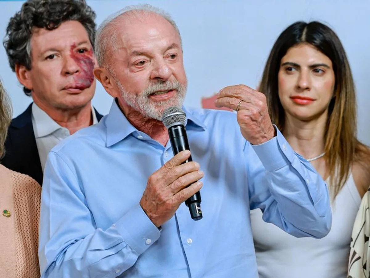 Lula diz que Flávio quer acabar com o Bolsa Família e resgata críticas