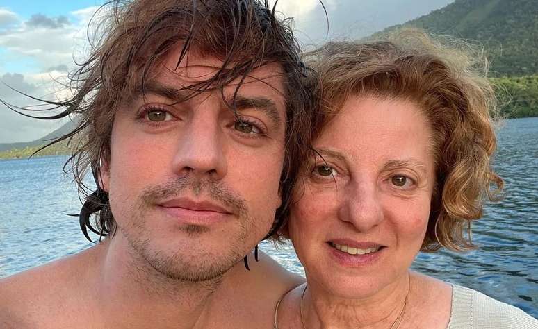Mãe de Luciano Huck declara voto em Lula por temer homofobia que já atingiu o filho caçula