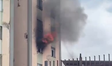 Incêndio atinge apartamento em prédio de BH e duas idosas são resgatadas pelos bombeiros