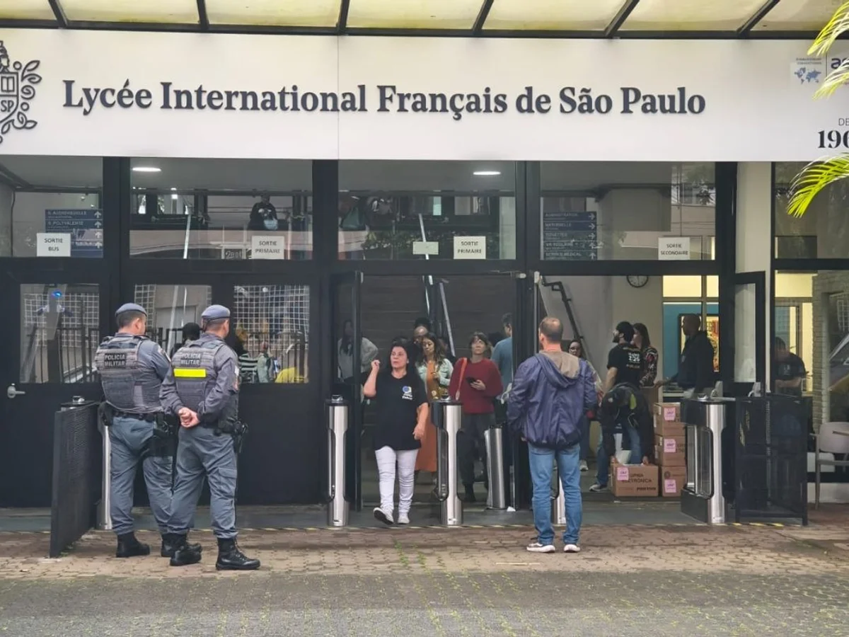 Foto mostra urnas recolhidas na zona sul, mesmo após prorrogação de votação
