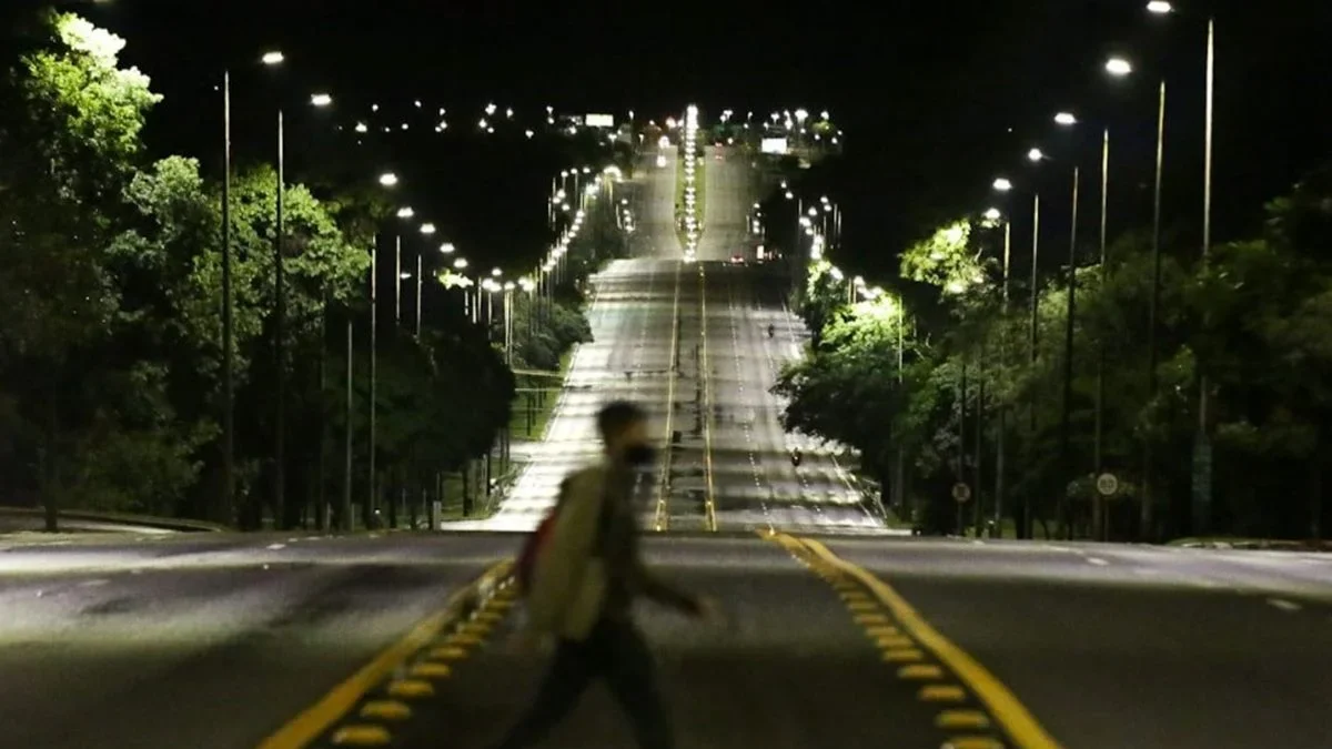 Jovem de 18 anos morre atropelada no Eixão Norte, em Brasília