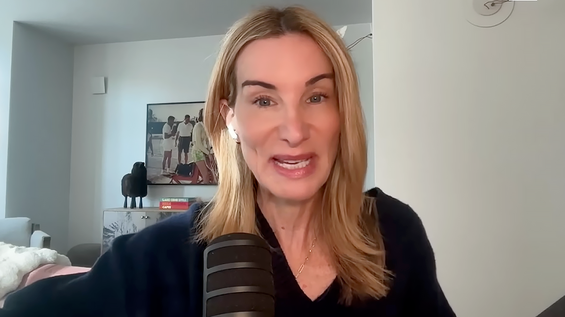 Podcaster de extrema-esquerda pede 'pistolas disparando' contra JD Vance, derrotando-o em 2028