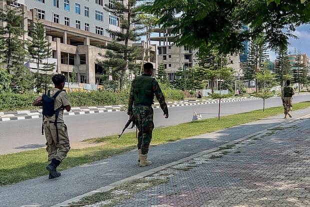 Grupos rebeldes de Tigray 'recrutam forçadamente meninos tão jovens quanto 15 anos' conforme os combates se espalham
