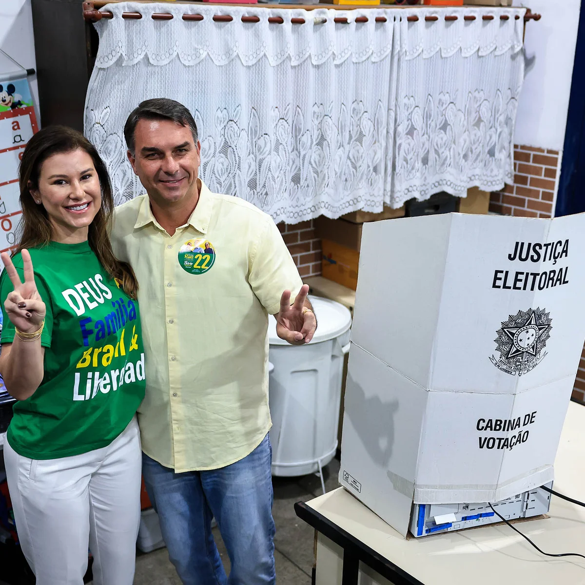 Flávio busca Centrão e conta com aliados para ampliar votos no 2º turno