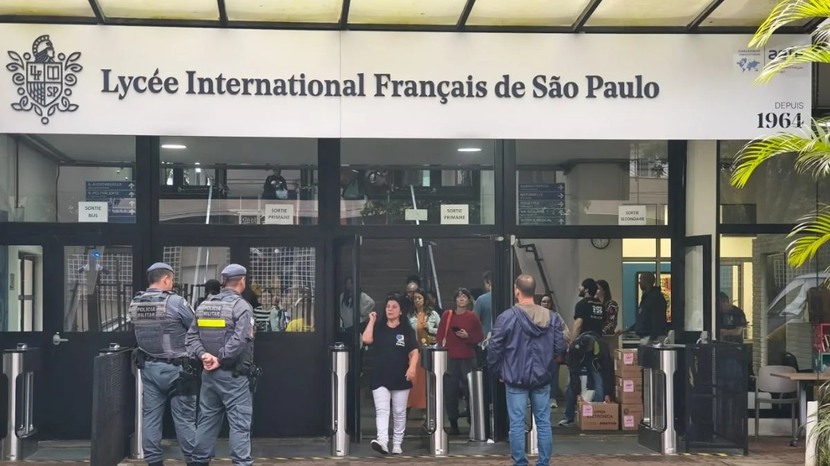 Foto mostra urnas recolhidas na zona sul, mesmo após prorrogação de votação