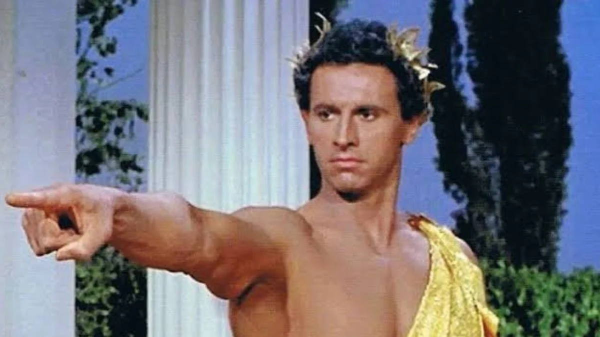 Morre o ator Michael Forest, o Apolo de Jornada nas Estrelas, aos 97 anos