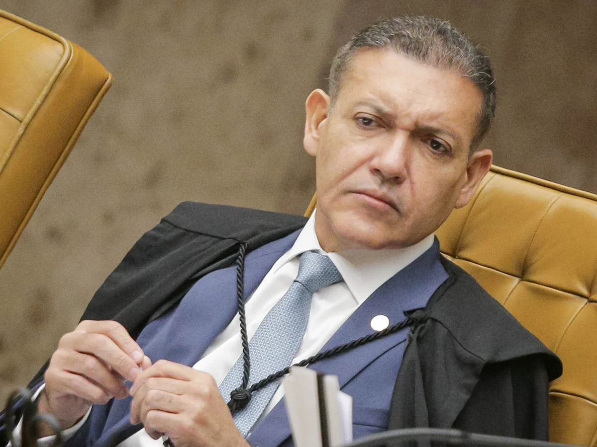 Kassio avalia liberar pedido de soltura de Bolsonaro a Fachin após 2º turno