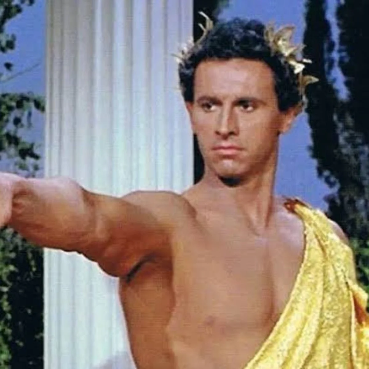 Morre o ator Michael Forest, o Apolo de Jornada nas Estrelas, aos 97 anos