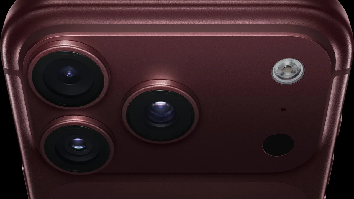 Imagem da matéria: "Está ficando rosa": usuários relatam desbotamento do novo iPhone 18 Pro