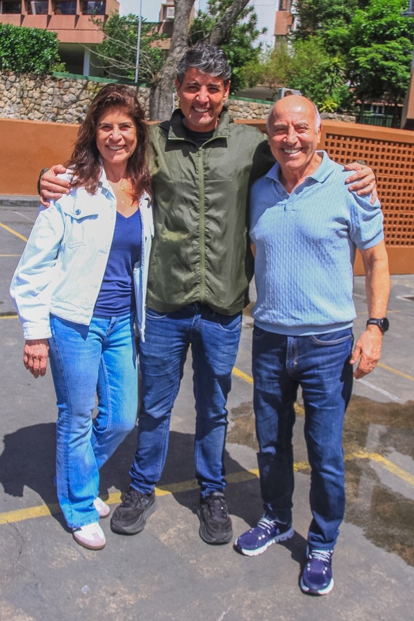 Voto em família: famosos vão às urnas com pais, filhos e parceiros