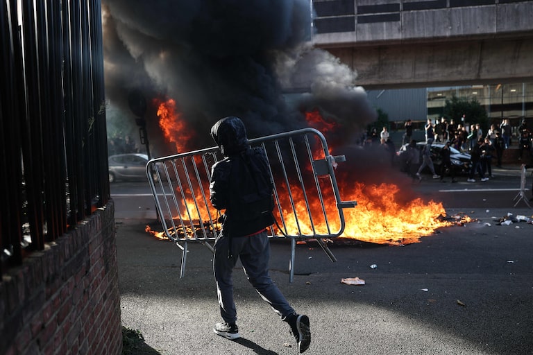 França tem dia nacional de protestos e atos estudantis se multiplicam pelo país