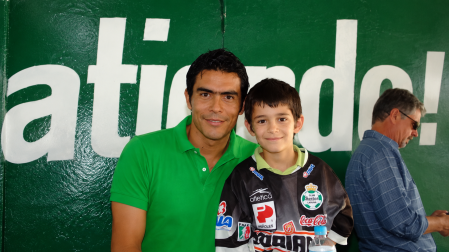 Oswaldo Sánchez conoció a Aleco Irarragorri desde que era niño y acompañaba al primer equipo de Santos Laguna, incluso durante los viajes del plantel.
