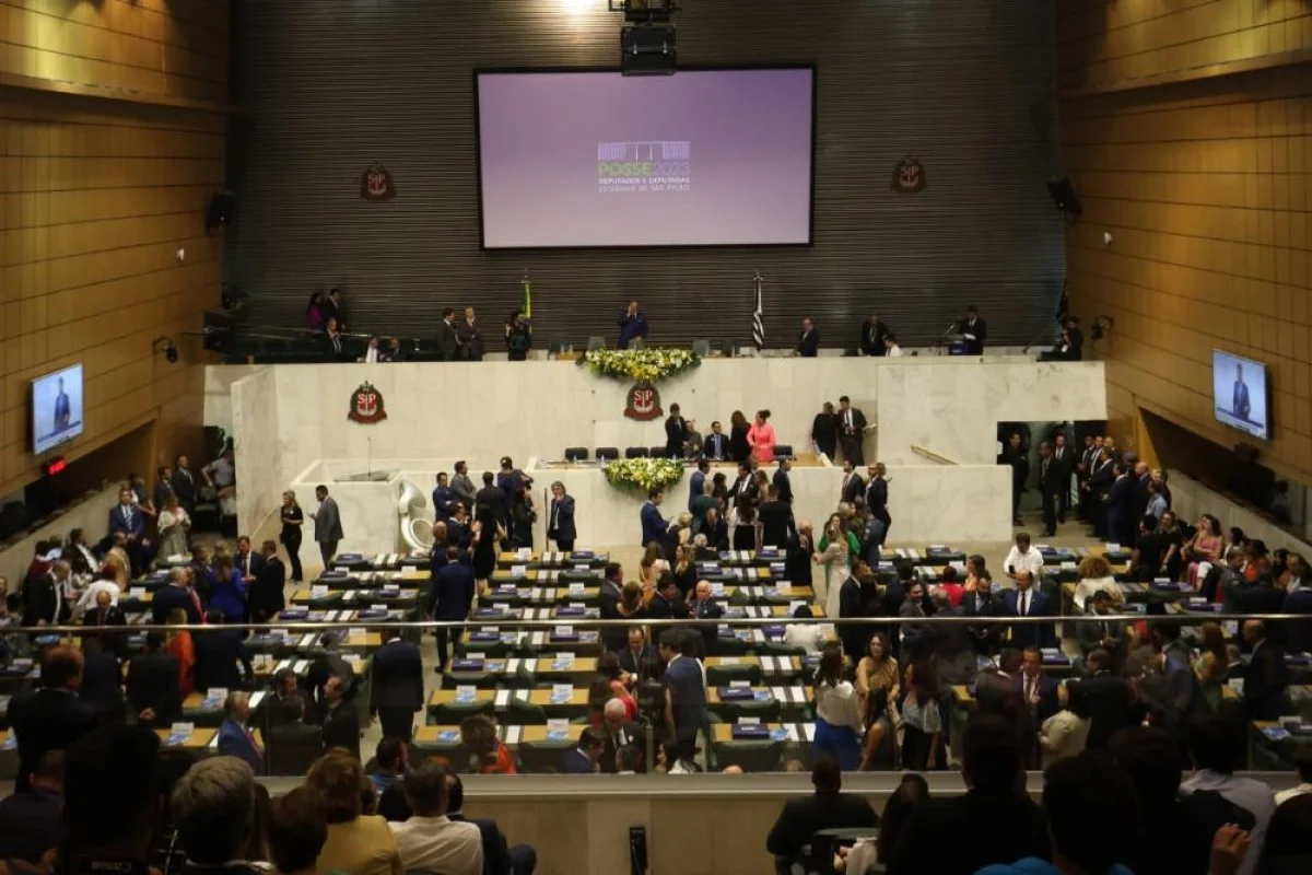 Deputados estaduais em plenário da Alesp - Metrópoles