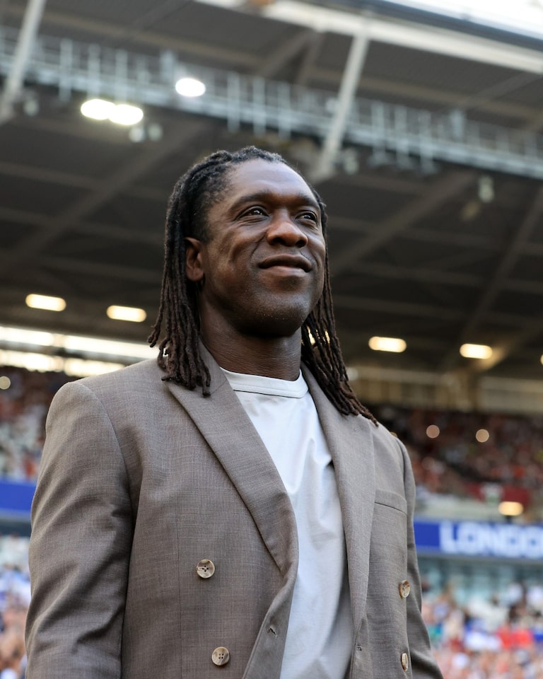 ‘Novo fôlego à sua carreira’ e ‘passou despercebida’: jornais repercutem contratação de Seedorf