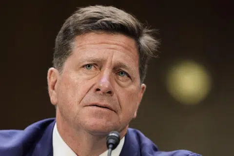 Força-tarefa dos EUA sobre IA, liderada por Jay Clayton, para relatar riscos da tecnologia: WSJ