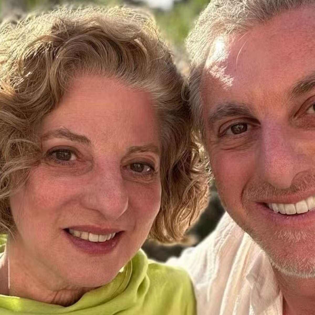 Mãe de Luciano Huck declara voto em Lula por temer homofobia que já atingiu o filho caçula