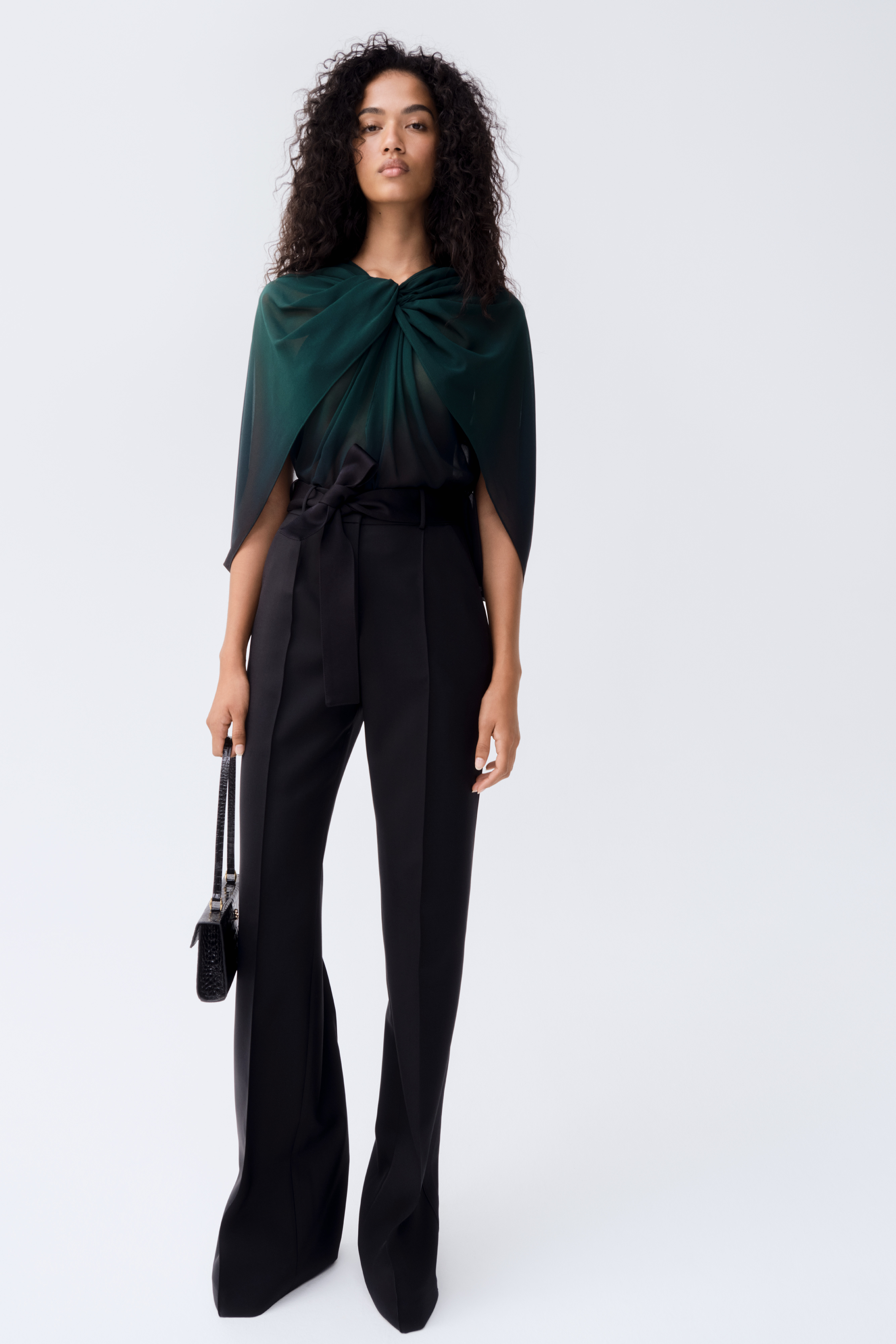 “A escala é diferente, o espírito é o mesmo”, diz Elie Saab antes do lançamento da colaboração com a H&M
