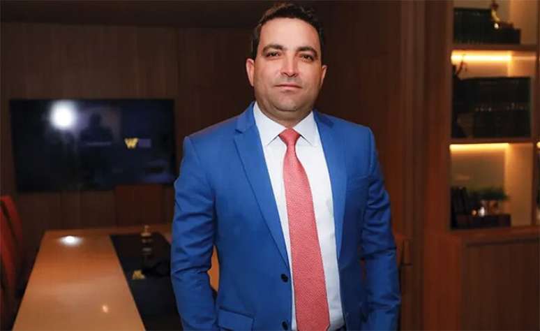 O que se sabe da relação de Flávio Bolsonaro e Willer Tomaz, e o que diz o candidato