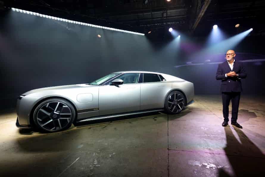 O Jaguar Type 01: um veículo de fuga colossal de £150 mil completamente inútil na cidade