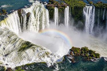 Por efectos de El Niño, el río Iguazú supera seis veces su caudal; cierran las cataratas