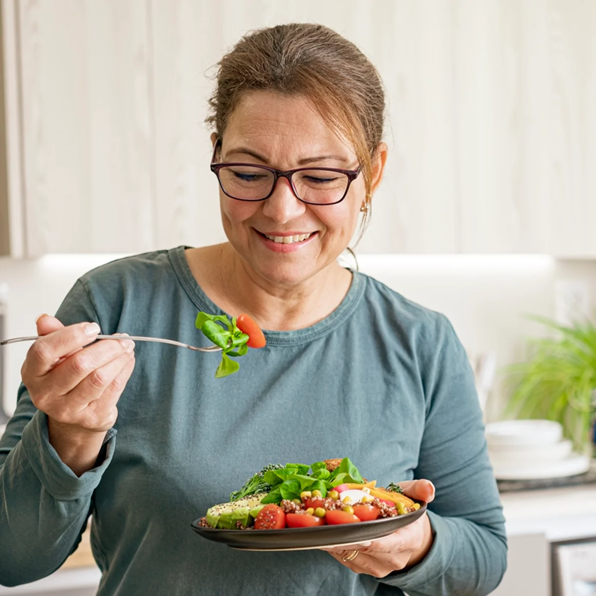 O que comer após os 50 anos para ajudar na longevidade, segundo nutri