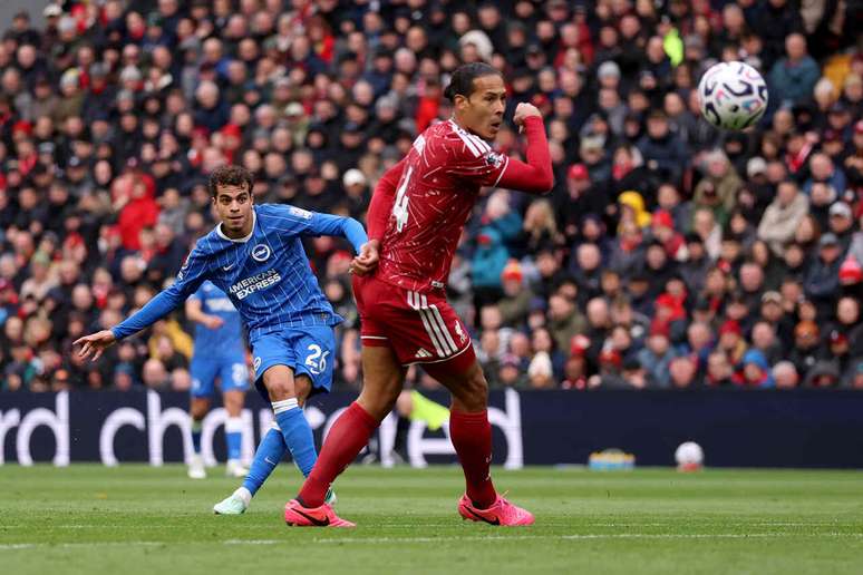 Liverpool faz o dever de casa e vence a sensação do Inglês